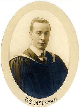 Portrait of Dexter Scott McCurdy : Class of 1917