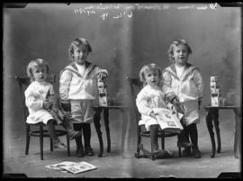 Photograph of the children of Mr. Duncan Robertson