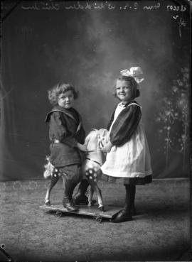 Photograph of the children of C.E. Whidden
