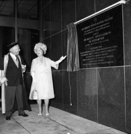 Photograph of the Queen Mother unveiling a plaque at the Tupper Building