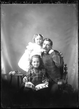 Photograph of G. Smith & family