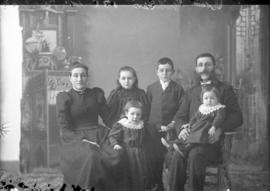 Photograph of Jim Giles and family