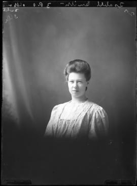 Photograph of Isabel Smith