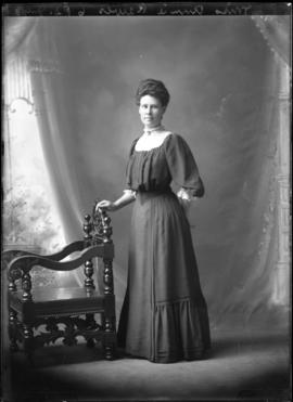 Photograph of Miss Annie Reeves