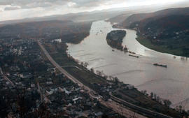 Photograph of the Rhine upsteam from the Drachenfels