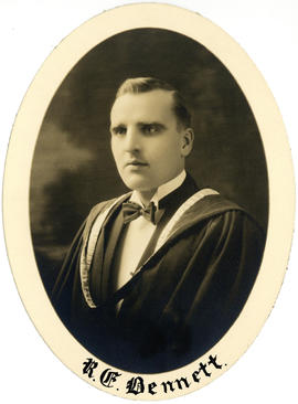 Portrait of Raymond Edward Bennett : Class of 1927