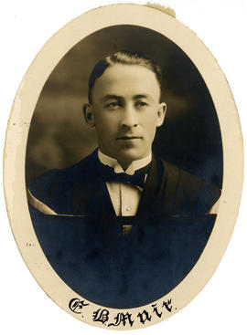 Portrait of Everett Barclay Muir : Class of 1925