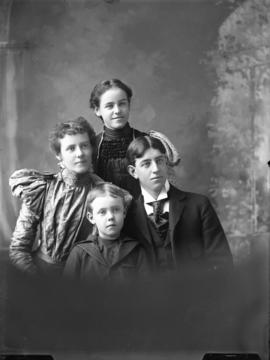Photograph of Fisher Grant family