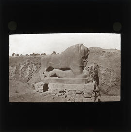 Photograph of the Lion of Babylon statue