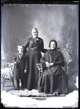 Photograph of the family of Alex Fraser