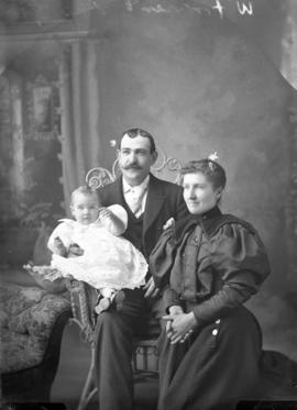 Photograph of W. Fraser and family
