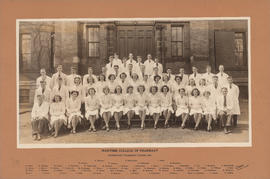 Photograph of the Maritime College of Pharmacy elementary pharmacy course of 1946