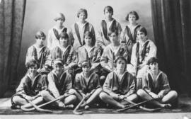 Photograph of the 1925 Dalhousie women's ground hockey team