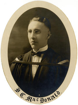 Portrait of Duncan Chisholm MacDonald : Class of 1925