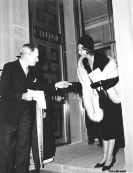 Photograph of Lady Dunn receiving a key to the Sir James Dunn Building