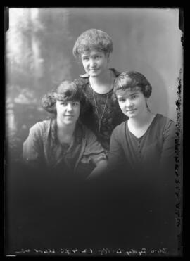 Photograph of Mrs. Eleanor Blanche MacKay, and her daughters: Mary Buchanan MacKay, and Nellie Eu...