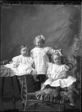 Photograph of the children of Mrs. George Murdock