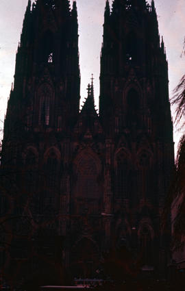 Photograph of the Cologne Cathedral (Kölner Dom), close up