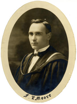 Portrait of Fred Laurence Moore : Class of 1924