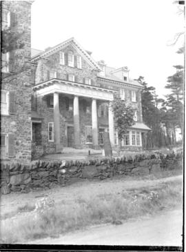 Photograph of the front entrance of Shirreff Hall