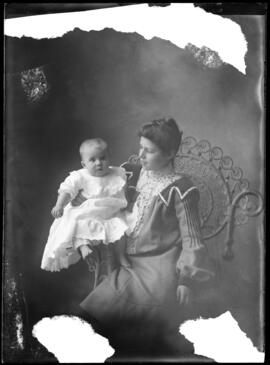 Photograph of Mrs. Thomas Cantley & her baby