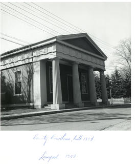 Photograph of the front facade of the county courthouse in Liverpool, Nova Scotia