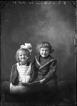 Photograph of the children of C.E. Whidden